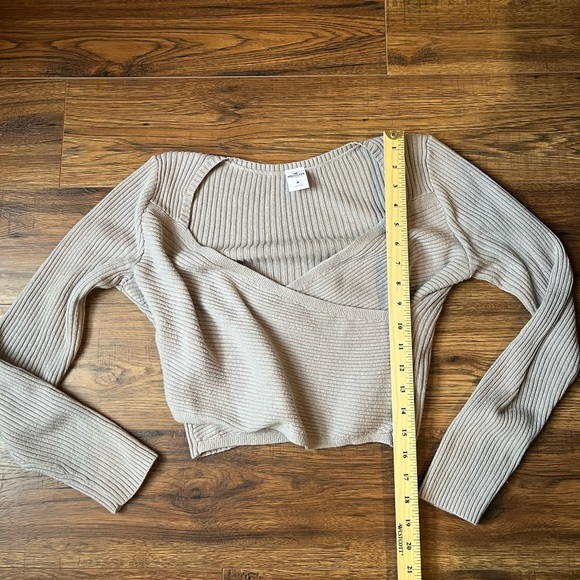 Hollister Womens Beige Grey Ribbed Knit Crop Wrap‎ Sweater Medium Casual - Picture 5 of 6